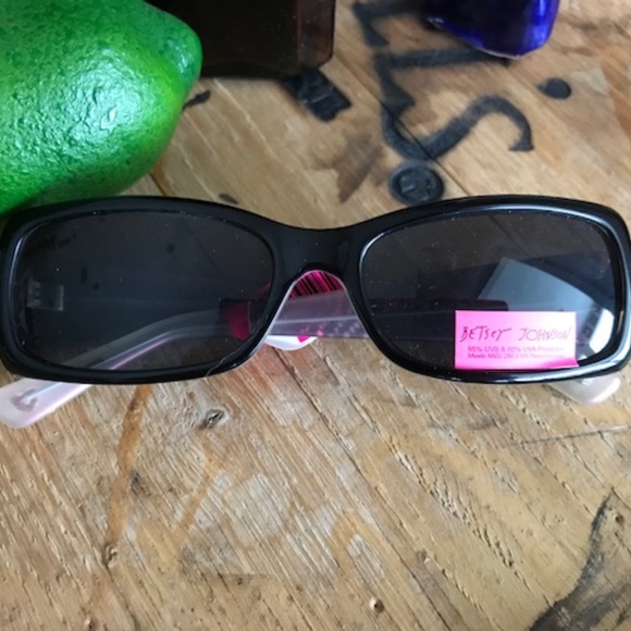 BETSEY JOHNSON Raven Rose Lace UV Sunglasses 9